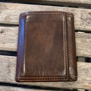 Dockers tri-fold wallet